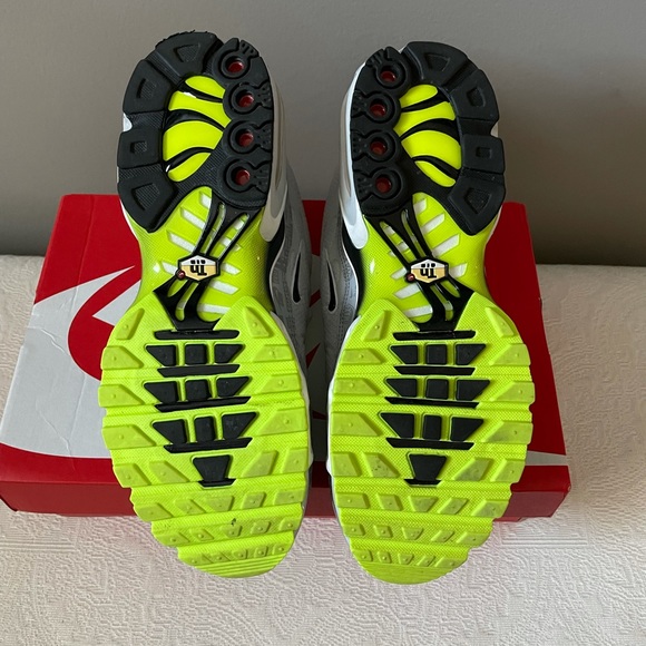 Nike Air Max plus Men size 8.5 women size 10 DB0682 002 - Picture 4 of 6